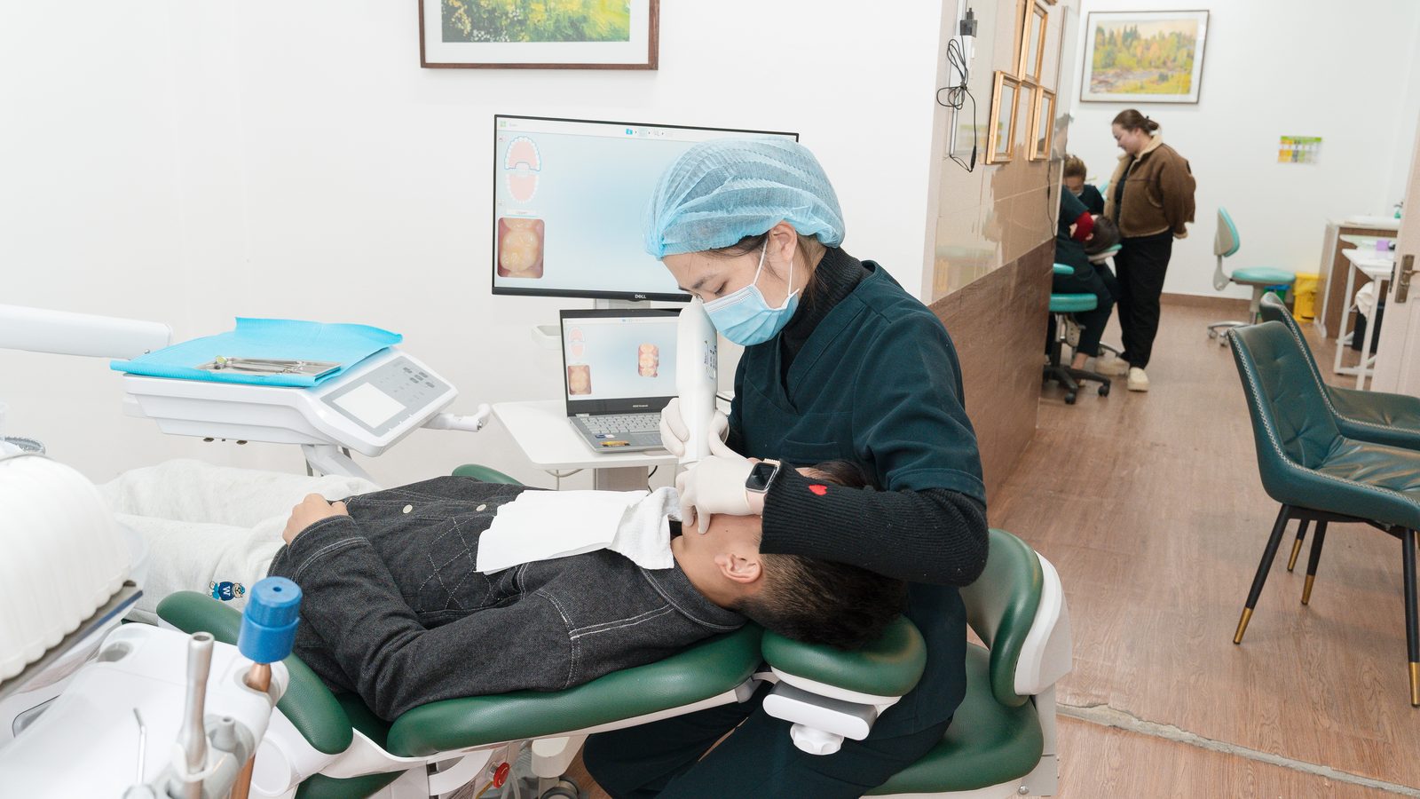 iTero scan in progress at Picasso Dental Da Lat