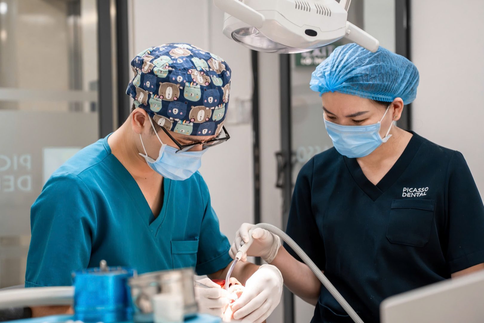 Dental surgery team at work at Picasso Dental Da Nang Hoàng Diệu