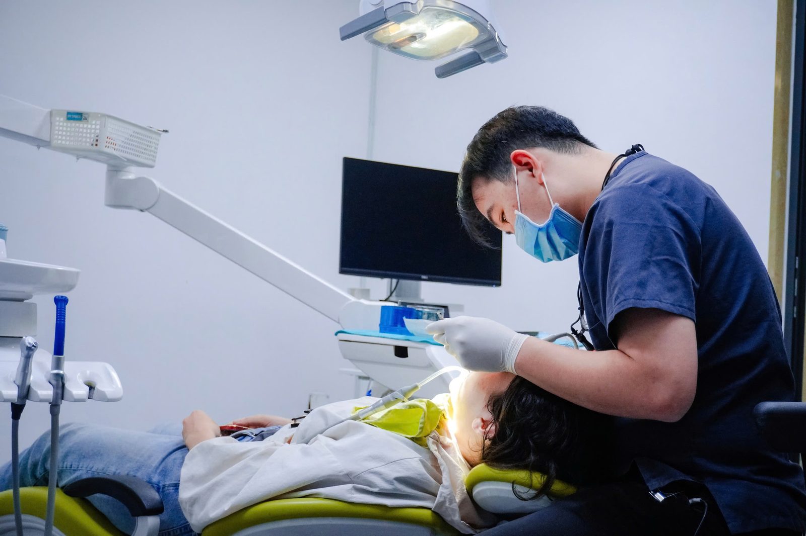 Dental exam room at Picasso Dental Da Nang Hoàng Diệu
