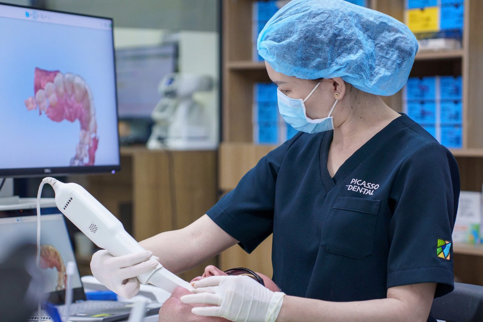 Digital iTero oral scan at Picasso Dental Da Nang Hoàng Diệu