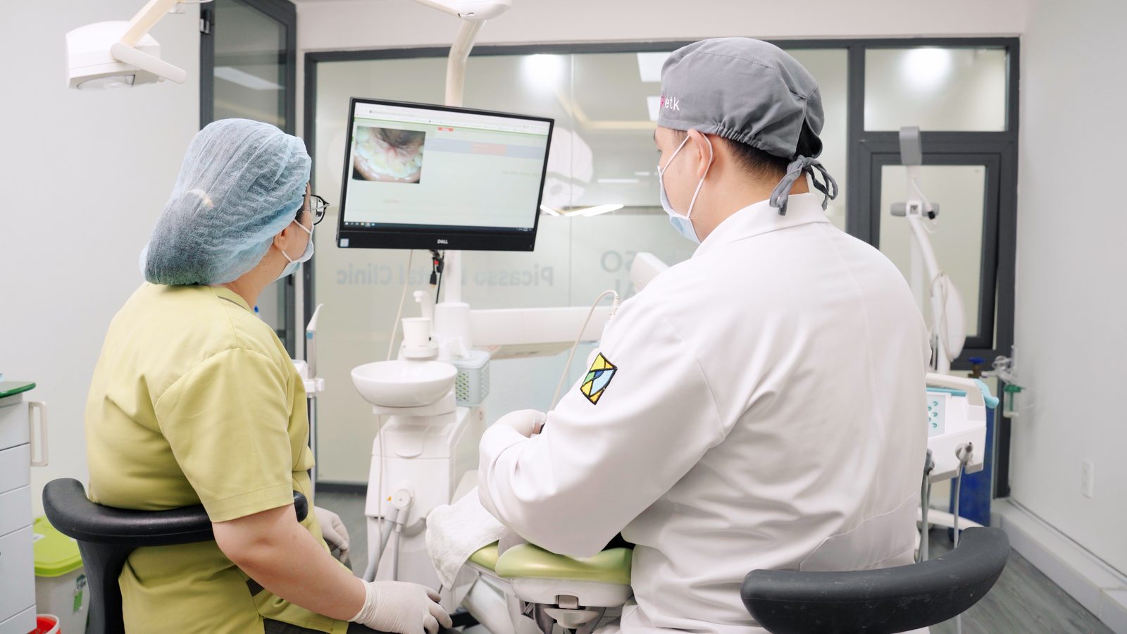 Dental treatment underway at Picasso Dental Da Nang Hoàng Diệu