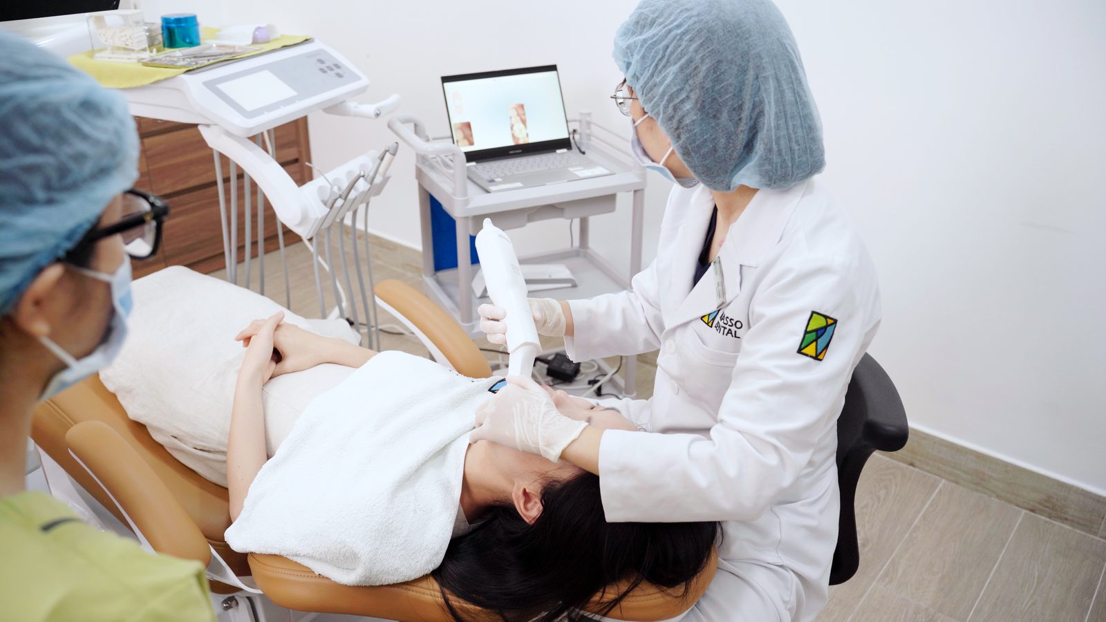 iTero digital impression scan in progress at Picasso Dental Hanoi Westlake