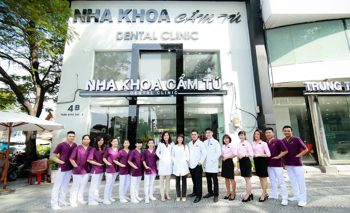 The Cam Tu Dental Clinic team in front of the clinic at 4B Tran Hung Dao, Ben Thanh, Ho Chi Minh City