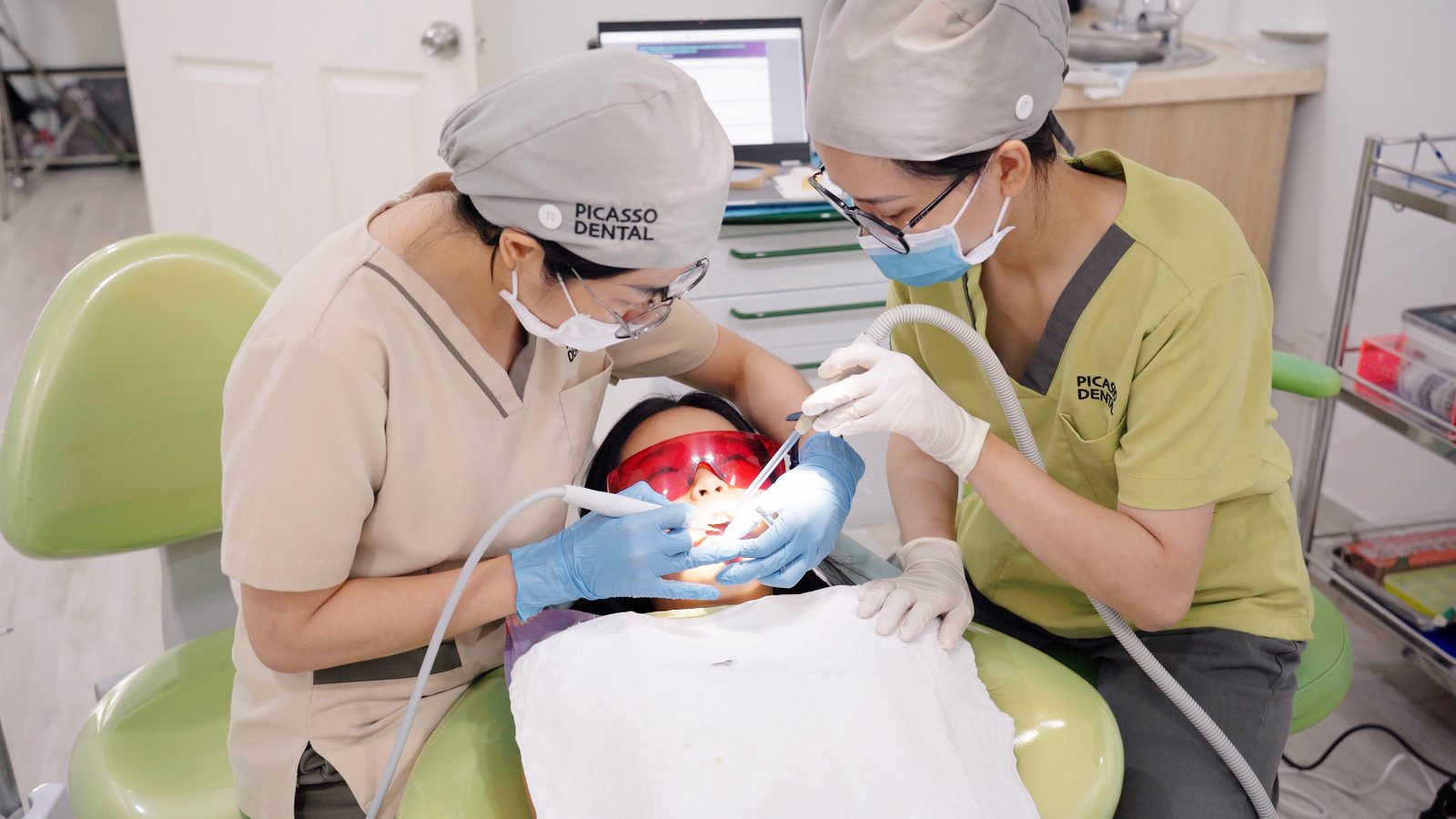 Professional teeth cleaning at Picasso Dental HCMC Thảo Điền